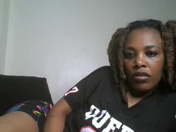 Curvylyin Chaturbate stream image from July 11, 2025