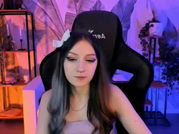 Lii_Luu Chaturbate stream image from July 12, 2025