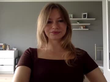 Lux_Millie Chaturbate stream image from July 12, 2025