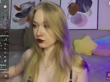 Angelkissmee Chaturbate stream image from July 12, 2025