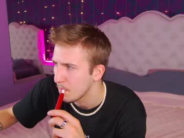 Kiskakurt Chaturbate stream image from July 12, 2025
