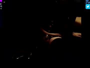 Tia_2_Holes Chaturbate stream image from July 13, 2025
