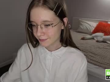 Lowress Chaturbate stream image from July 13, 2025