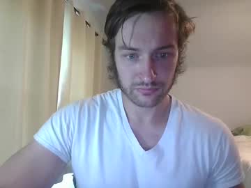 Handsumhung Chaturbate stream image from July 14, 2025