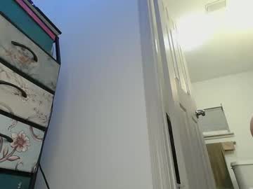 Daphnemoonpie stream image from July 14, 2025