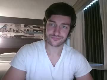 Handsumhung Chaturbate stream image from July 15, 2025