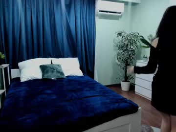 Julietmonli Chaturbate stream image from July 16, 2025
