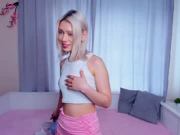 Annneloveee Chaturbate stream image from July 16, 2025