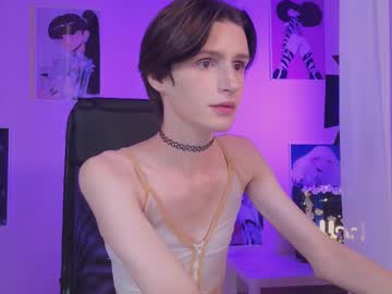 Kira_Long Chaturbate stream image from July 16, 2025