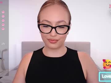 Vickyblondi Chaturbate stream image from July 16, 2025