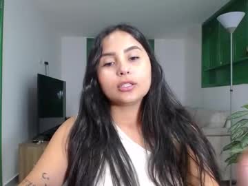 Hellen_Gomez1 Chaturbate stream image from July 16, 2025