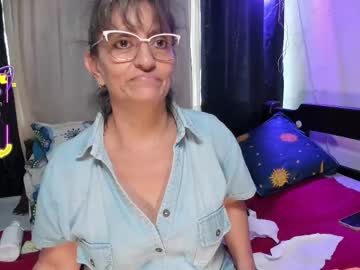 Pillymature Chaturbate stream image from July 16, 2025