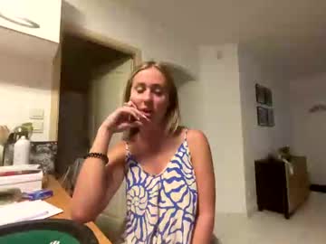 Hollyandelon Chaturbate stream image from July 16, 2025