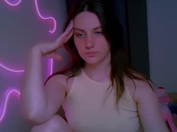 Hinakiri Chaturbate stream image from July 16, 2025