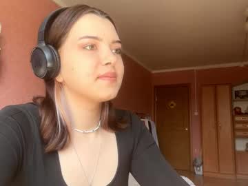 Frosted_Bloom Chaturbate stream image from July 17, 2025