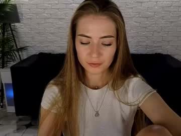 Adelyna_Bird Chaturbate stream image from July 17, 2025