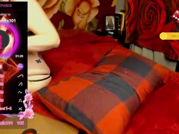 Myrinamae Chaturbate stream image from July 17, 2025
