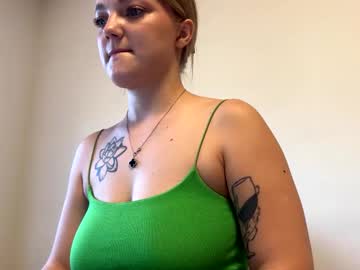 Emiluvsu Chaturbate stream image from July 17, 2025