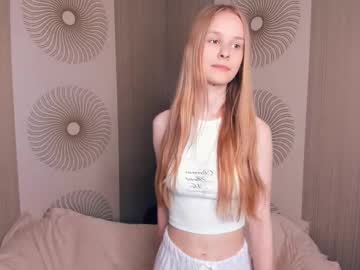 Holleymoon Chaturbate stream image from July 17, 2025