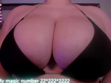Anyi_Sweet_Titss Chaturbate stream image from July 17, 2025