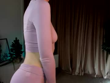 Nelldanuser Chaturbate stream image from July 17, 2025