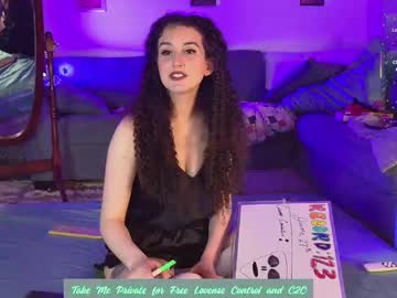 Thewillownest Chaturbate stream image from July 17, 2025