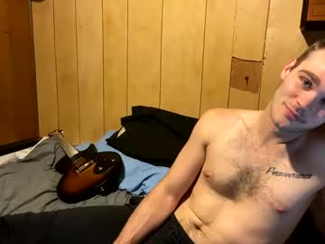 Rowenrowdyy12 Chaturbate stream image from July 18, 2025