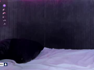 Tinacurly Chaturbate stream image from July 18, 2025