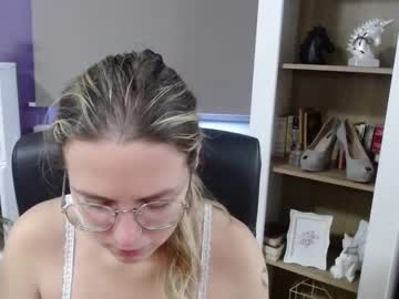 Blackrosezoey Chaturbate stream image from July 18, 2025