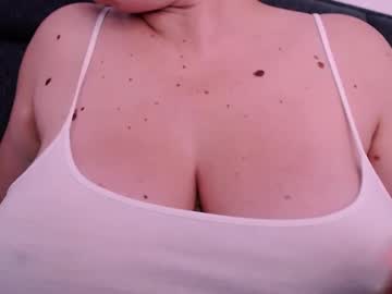 Katynextdoor Chaturbate stream image from July 18, 2025