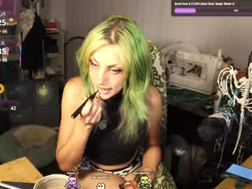 Lunasparkles Chaturbate stream image from July 18, 2025