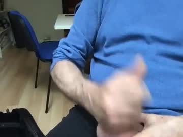 Englefield Chaturbate stream image from July 18, 2025
