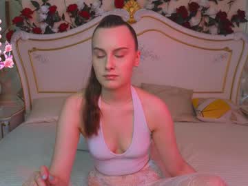 Kellycartie Chaturbate stream image from July 18, 2025