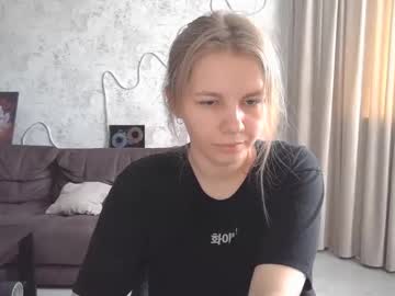 Sweetieefox Chaturbate stream image from July 18, 2025