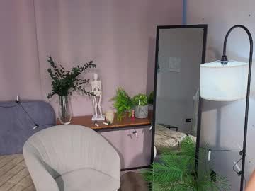 Zandraeggington Chaturbate stream image from July 18, 2025