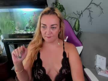 Adrianapdes Chaturbate stream image from July 18, 2025