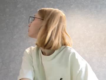 Elwinebanford Chaturbate stream image from July 18, 2025