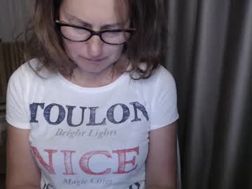 Lauraoven1 Chaturbate stream image from July 18, 2025