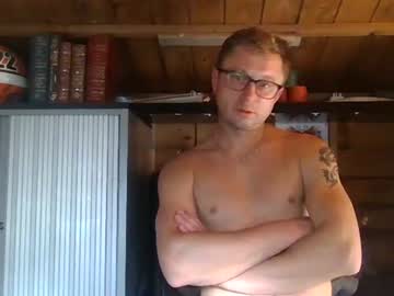 Logoutlick Chaturbate stream image from July 18, 2025