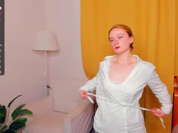 Roxanecroll Chaturbate stream image from July 18, 2025
