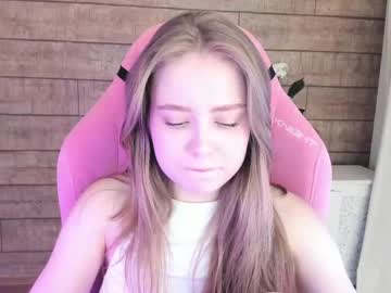 Selinswarovski Chaturbate stream image from July 18, 2025