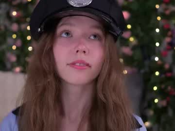 Fly_Best Chaturbate stream image from July 18, 2025