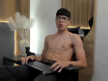 Ethanmartinn Chaturbate stream image from July 19, 2025