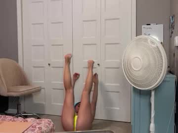 Willowonapillow Chaturbate stream image from July 19, 2025
