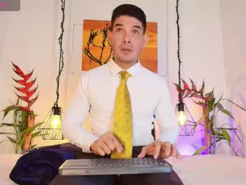 Andrewstelee Chaturbate stream image from July 19, 2025