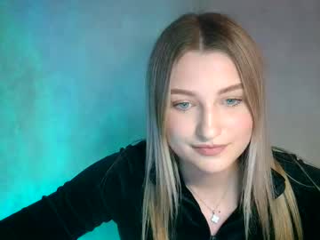 Mia_Moon27 Chaturbate stream image from July 19, 2025