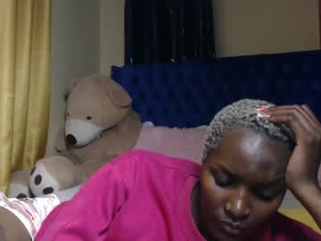 Prettyquee Chaturbate stream image from July 19, 2025