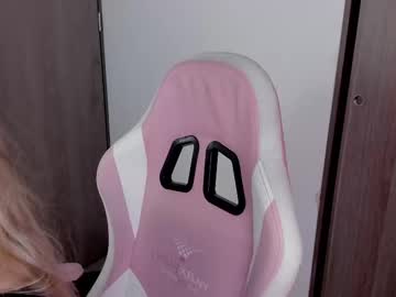 Lollypetitte_ Chaturbate stream image from July 20, 2025