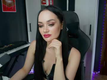 Queenaliss Chaturbate stream image from July 20, 2025
