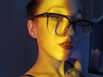 Reynhilld Chaturbate stream image from July 20, 2025